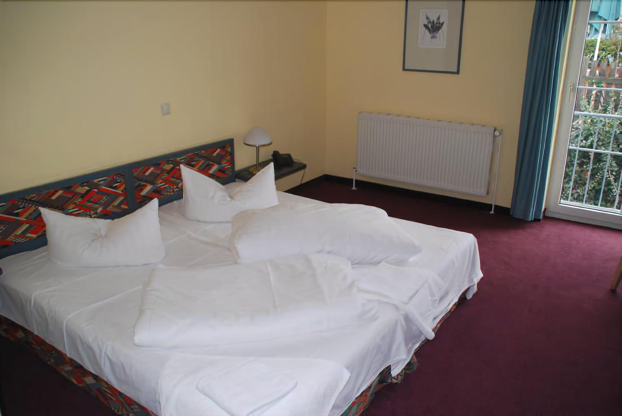 Hotel Lindenberger Hof 아렌스펠데 외부 사진