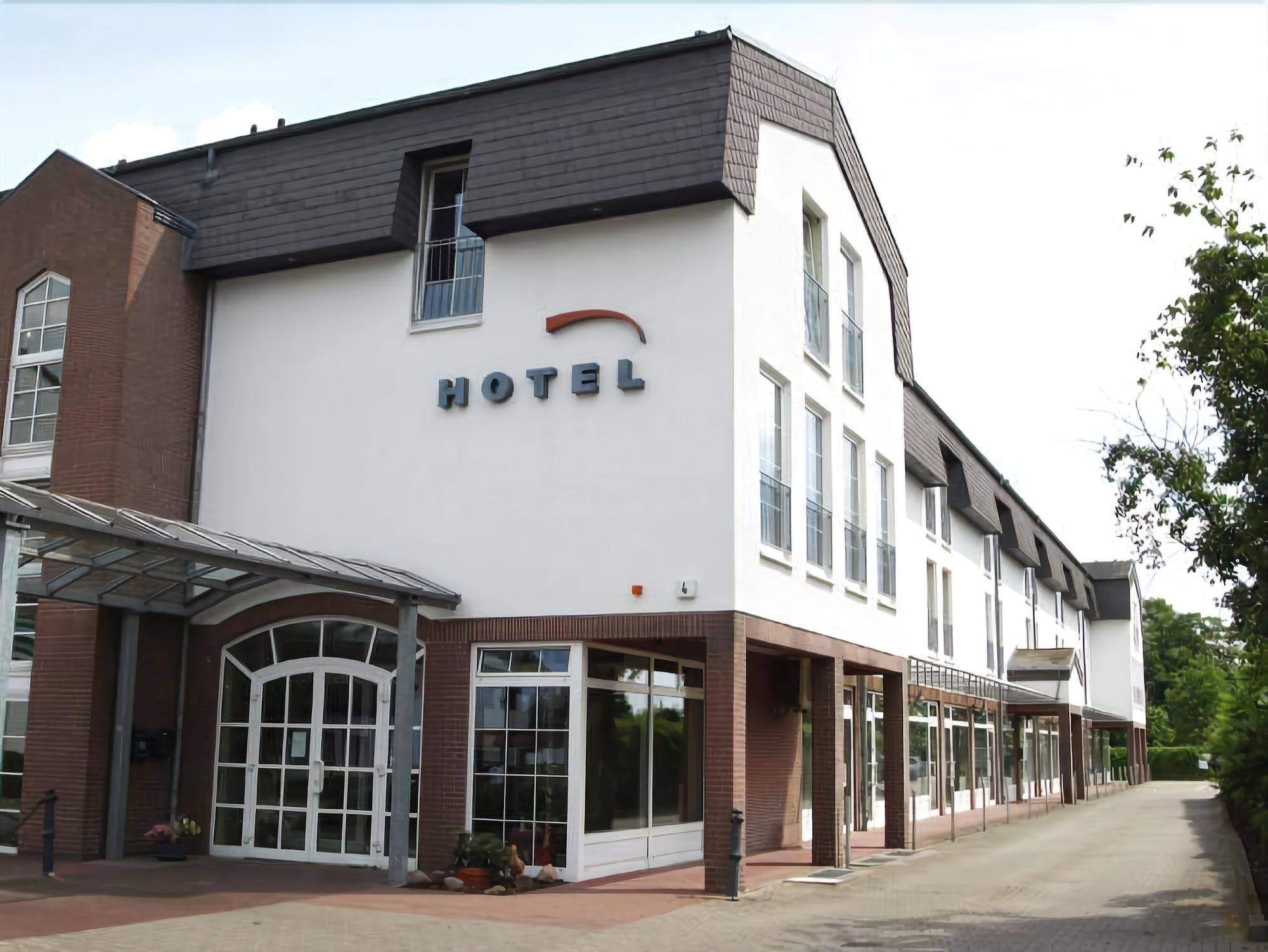 Hotel Lindenberger Hof 아렌스펠데 외부 사진