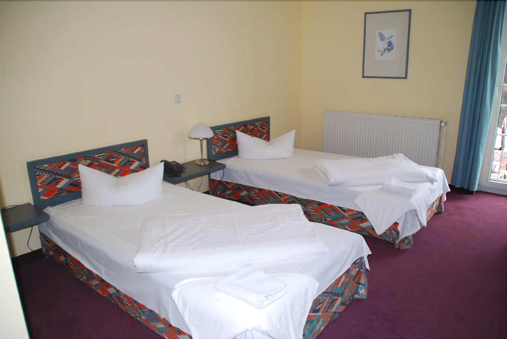 Hotel Lindenberger Hof 아렌스펠데 외부 사진