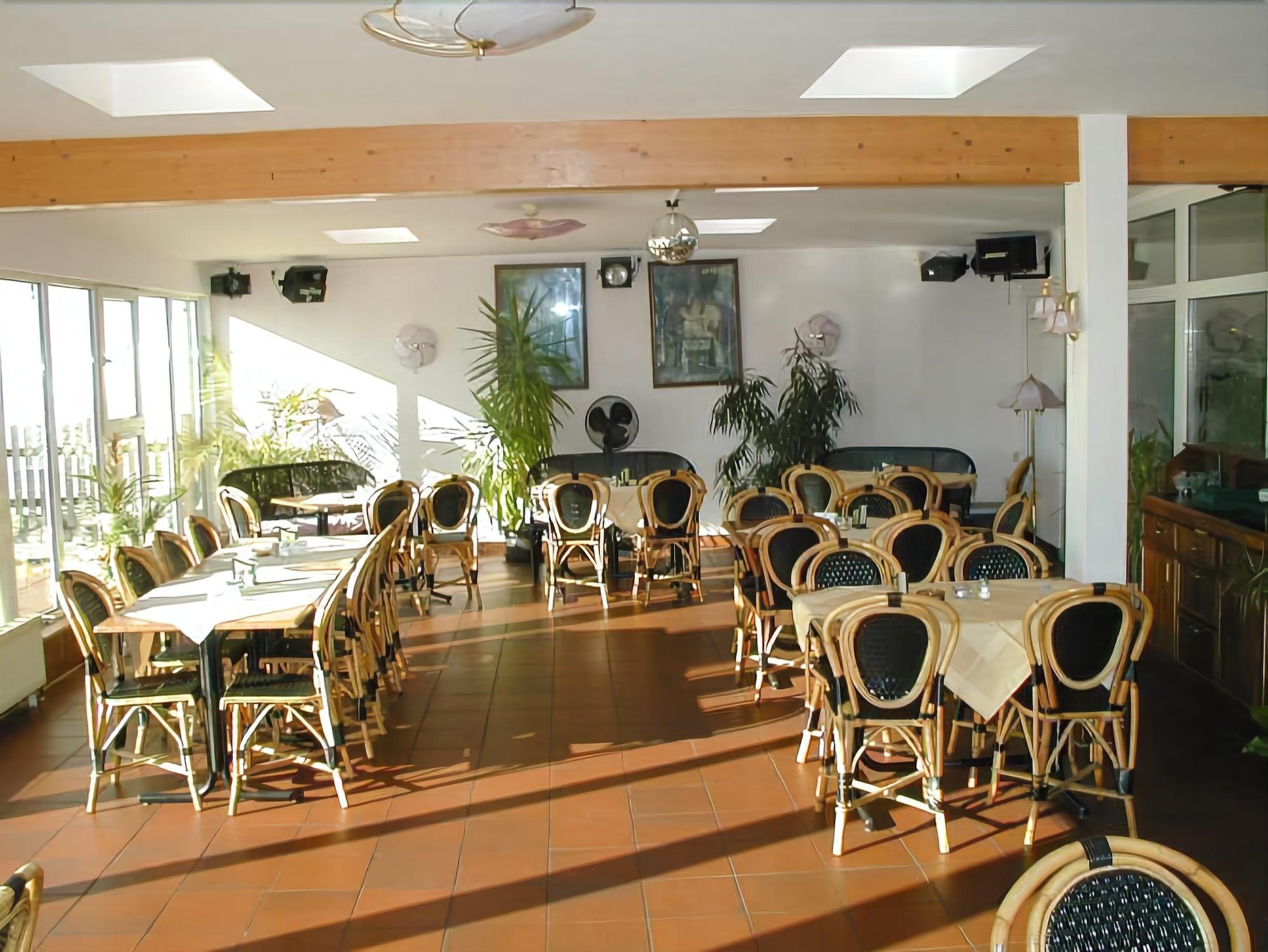 Hotel Lindenberger Hof 아렌스펠데 외부 사진