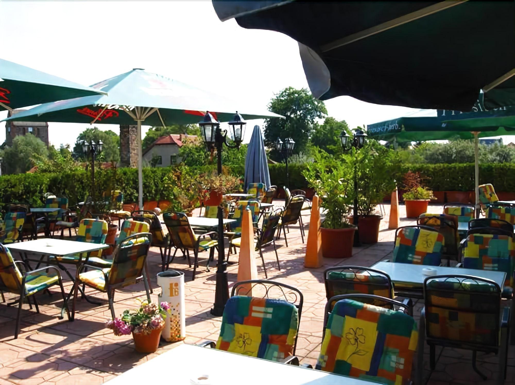 Hotel Lindenberger Hof 아렌스펠데 외부 사진