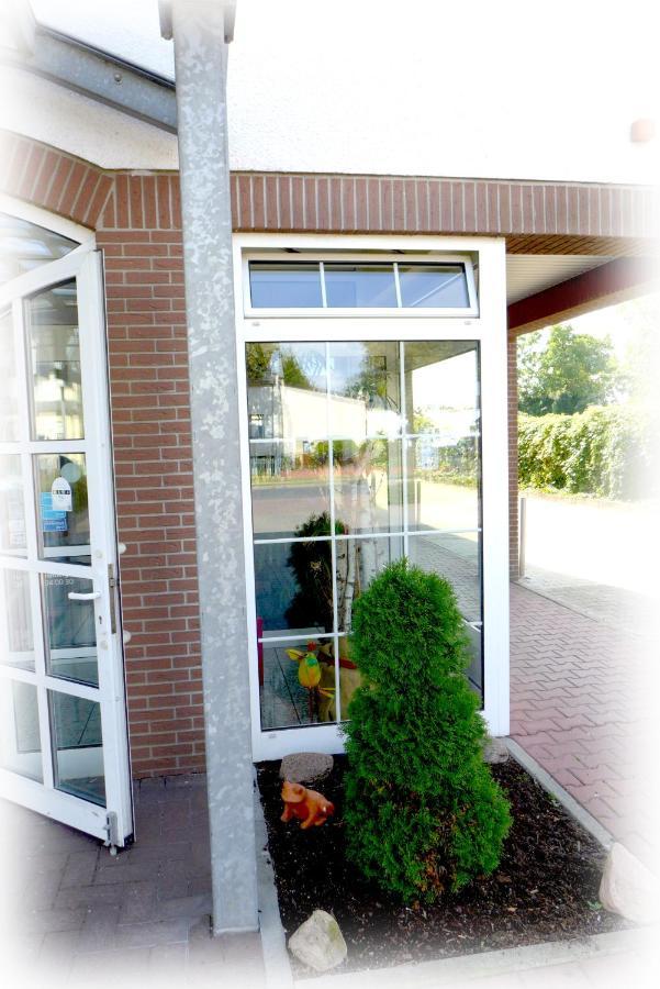 Hotel Lindenberger Hof 아렌스펠데 외부 사진