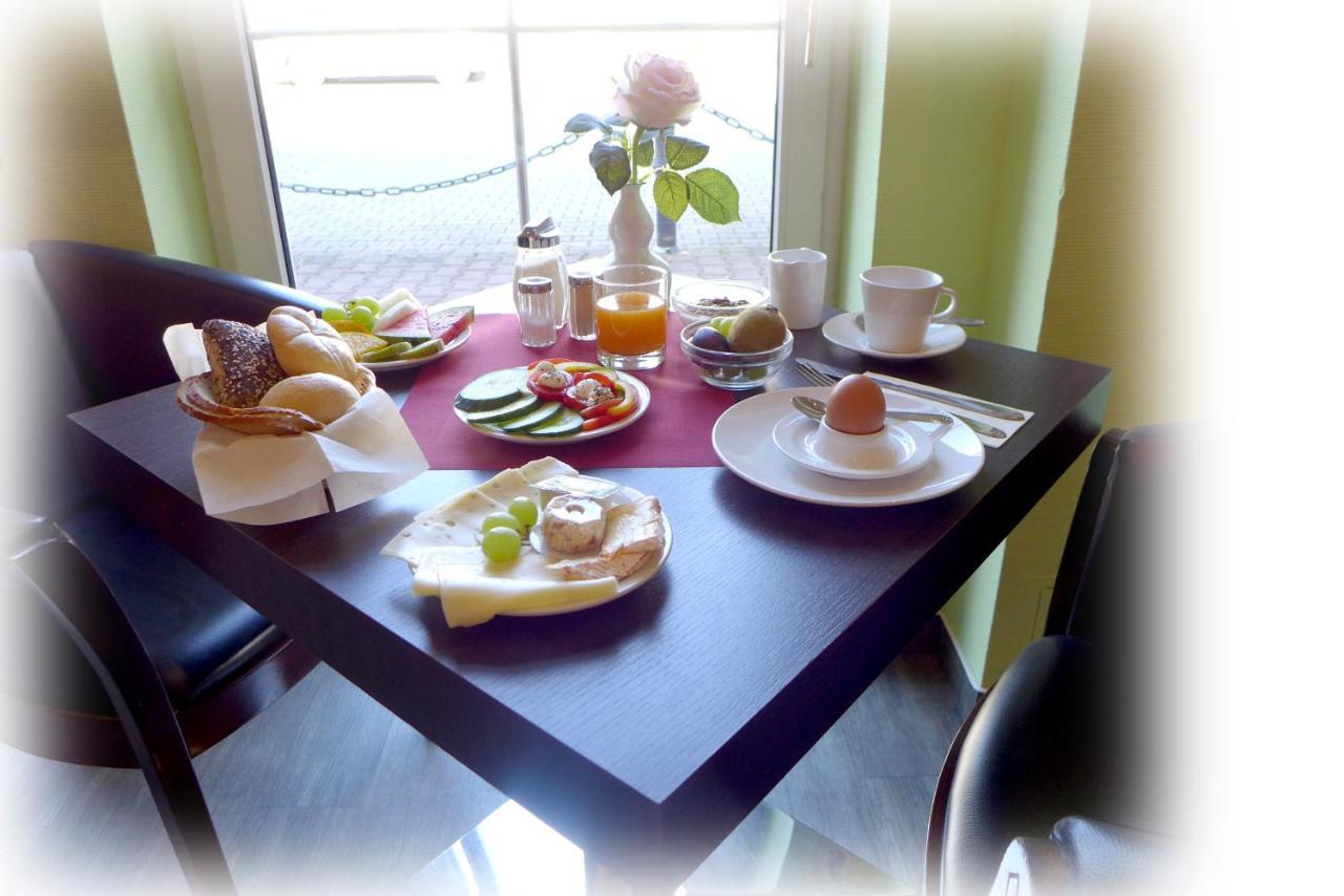 Hotel Lindenberger Hof 아렌스펠데 외부 사진